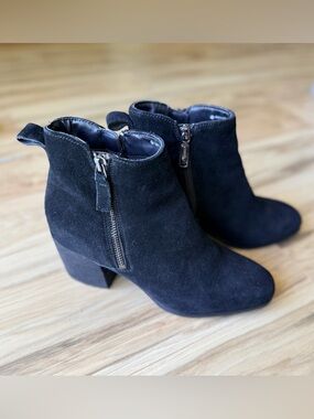 Blondo Siena Women's Ankle
Waterproof Black Suede Booties
Block Heel Zip Sz 9.5